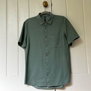 Lululemon Short Sleeve Button Down Men’s M